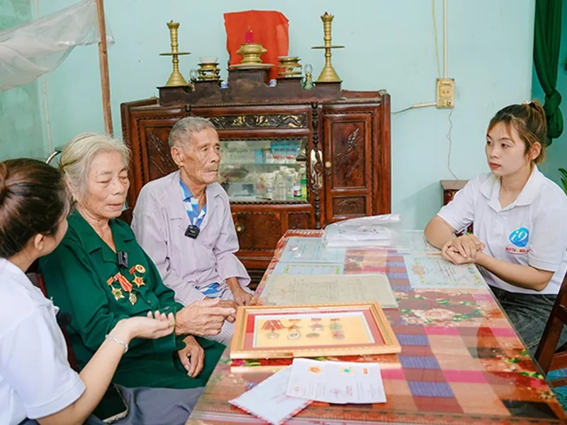 Hình ảnh các tài liệu pháp lý và biểu đồ xu hướng, tượng trưng cho sự thay đổi và cập nhật trong luật pháp ngành cá cược, liên quan đến 79king