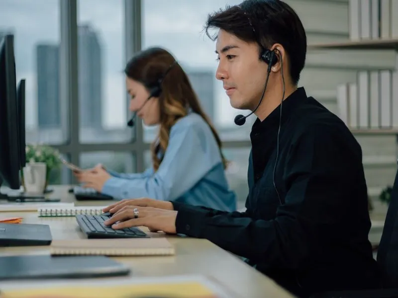 Hình ảnh nhân viên hỗ trợ khách hàng chuyên nghiệp của 79king